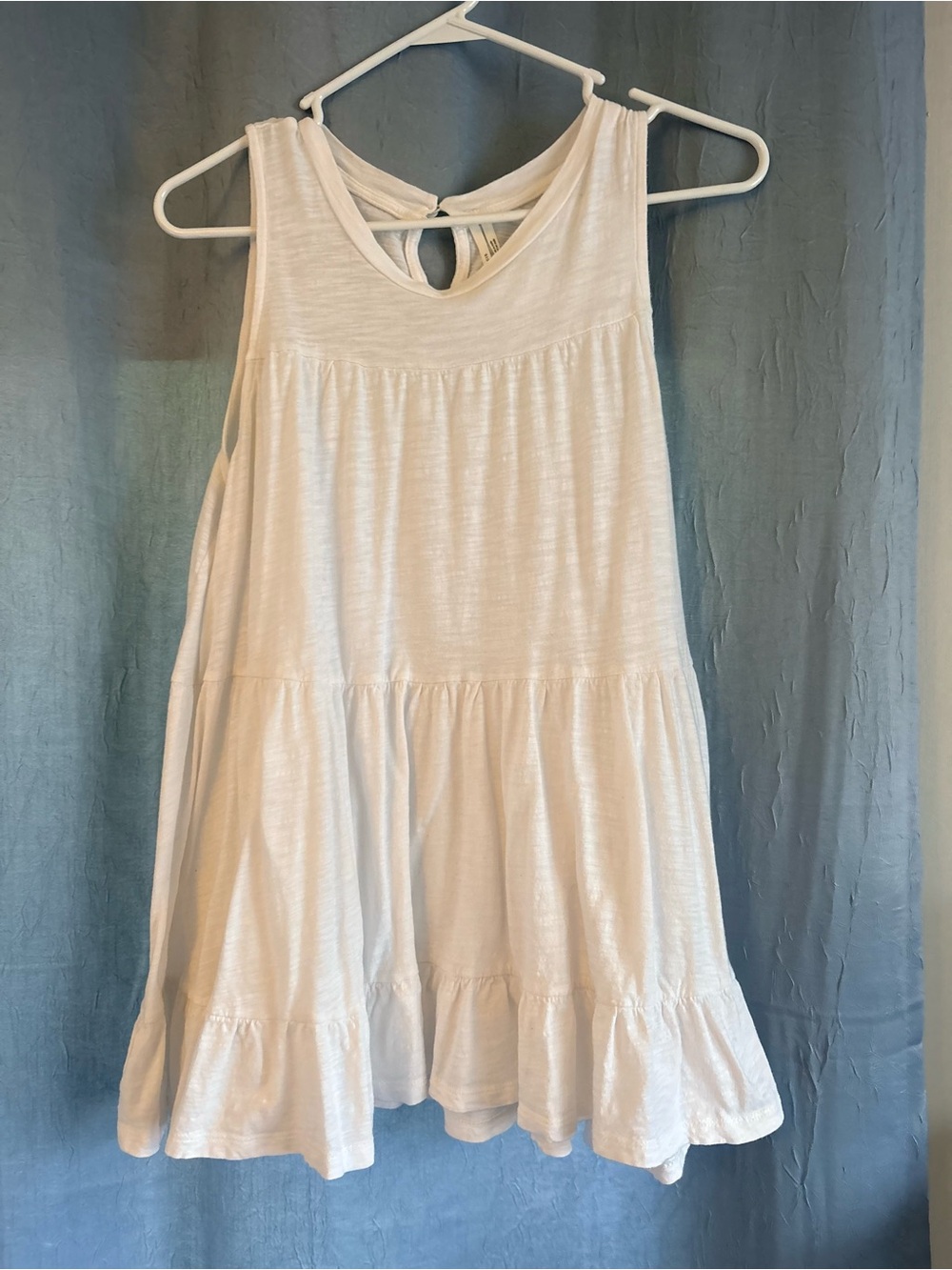 Anthropologie White Tiered Keyhole Swing Tank